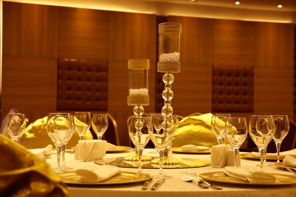 איסטמבול Atasehir Palace Hotel & Conference מראה חיצוני תמונה