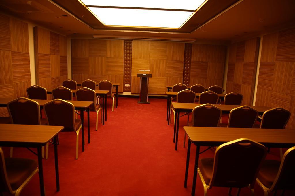 איסטמבול Atasehir Palace Hotel & Conference מראה חיצוני תמונה