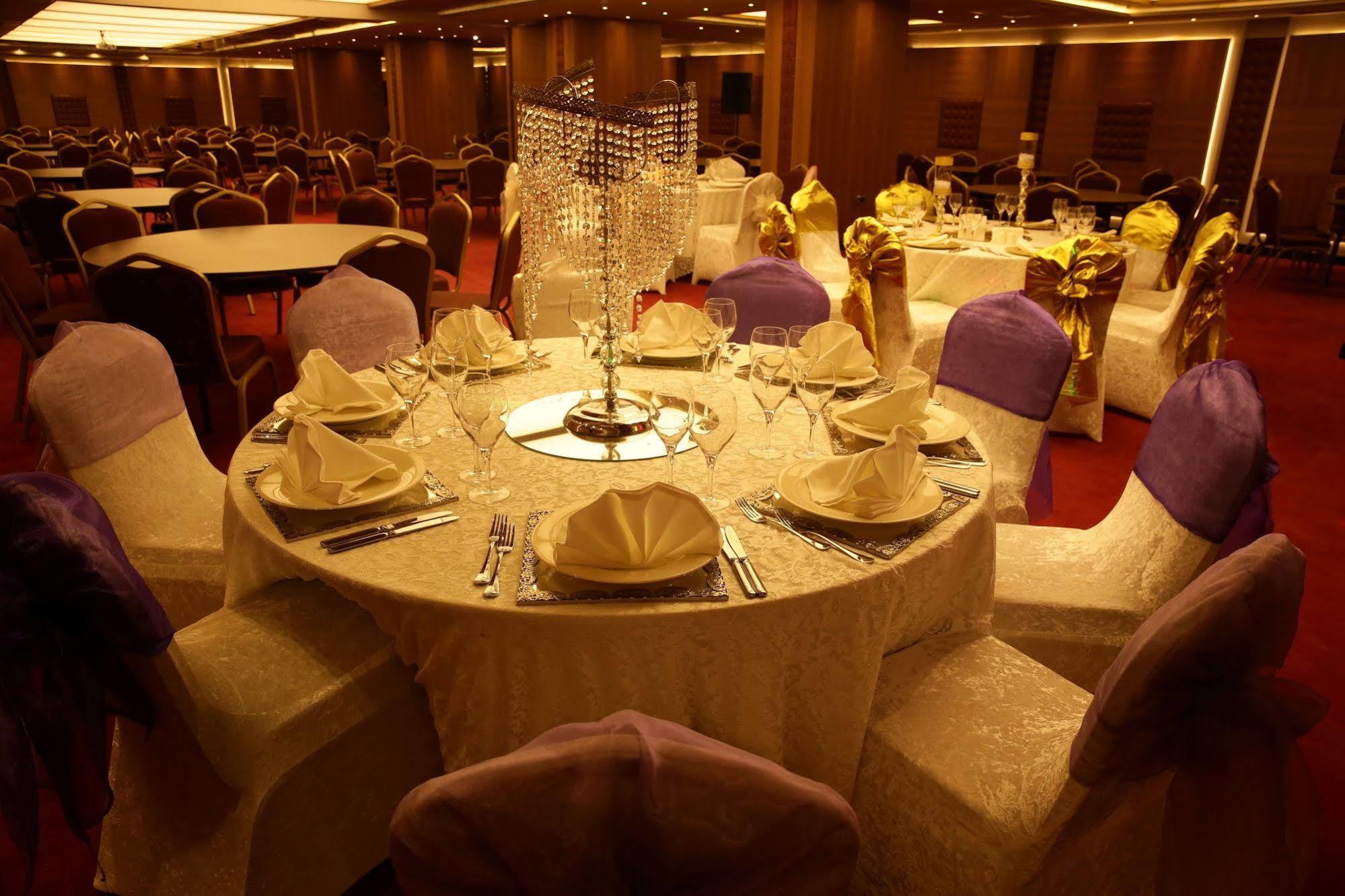 איסטמבול Atasehir Palace Hotel & Conference מראה חיצוני תמונה