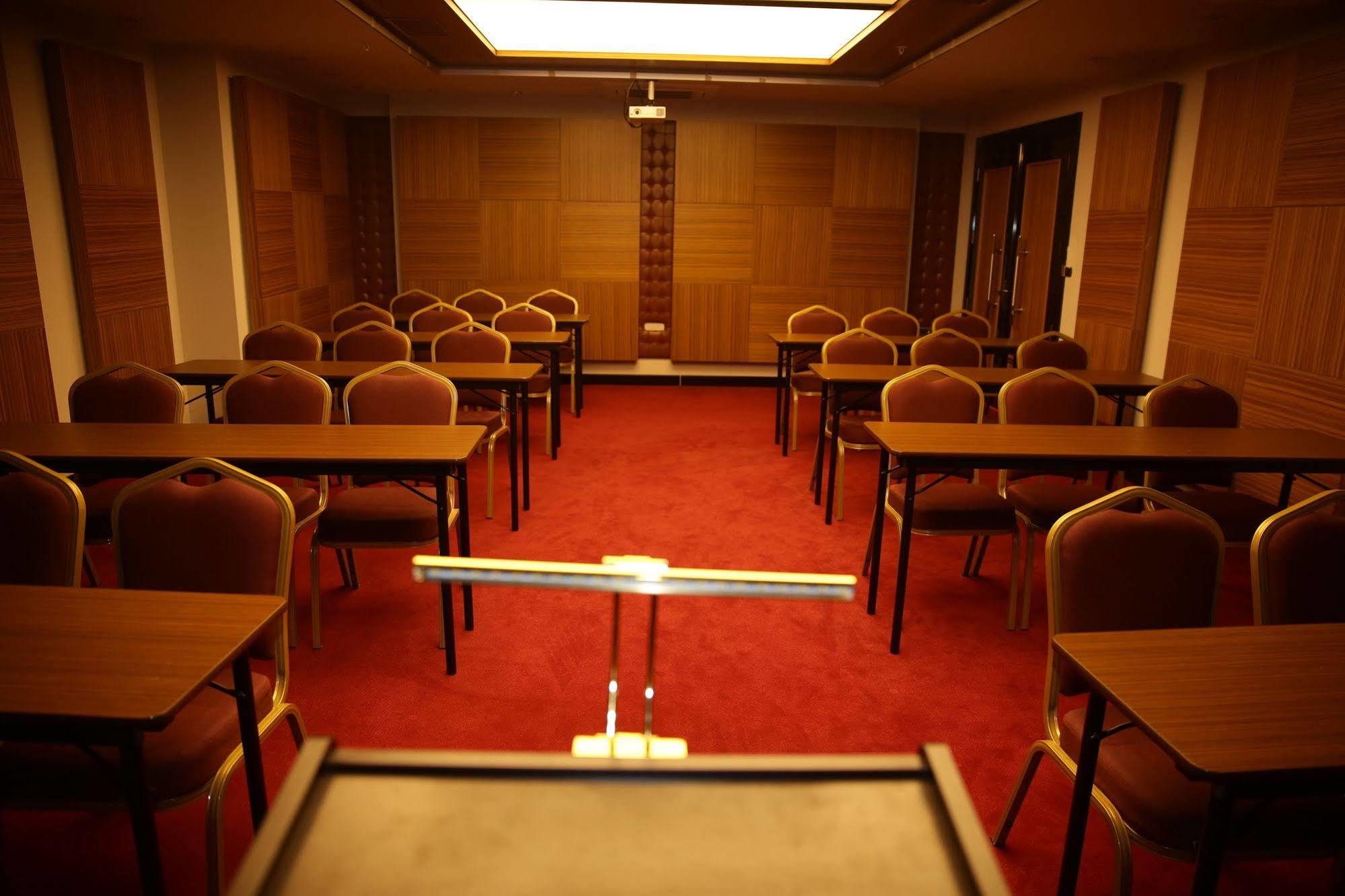 איסטמבול Atasehir Palace Hotel & Conference מראה חיצוני תמונה